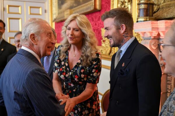 EL REY CARLOS III NOMBRÓ CABALLERO A BECKHAM