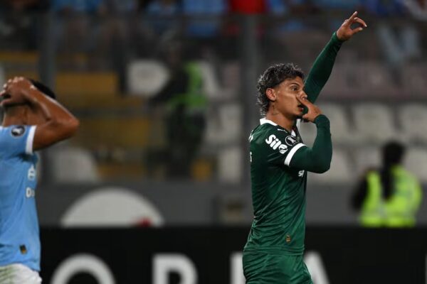 BENFICA ACELERA POR RICHARD RÍOS